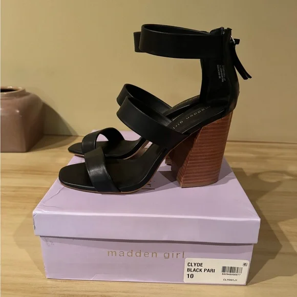 MADDEN GIRL Clyde City Sandals - Picture 6 of 13